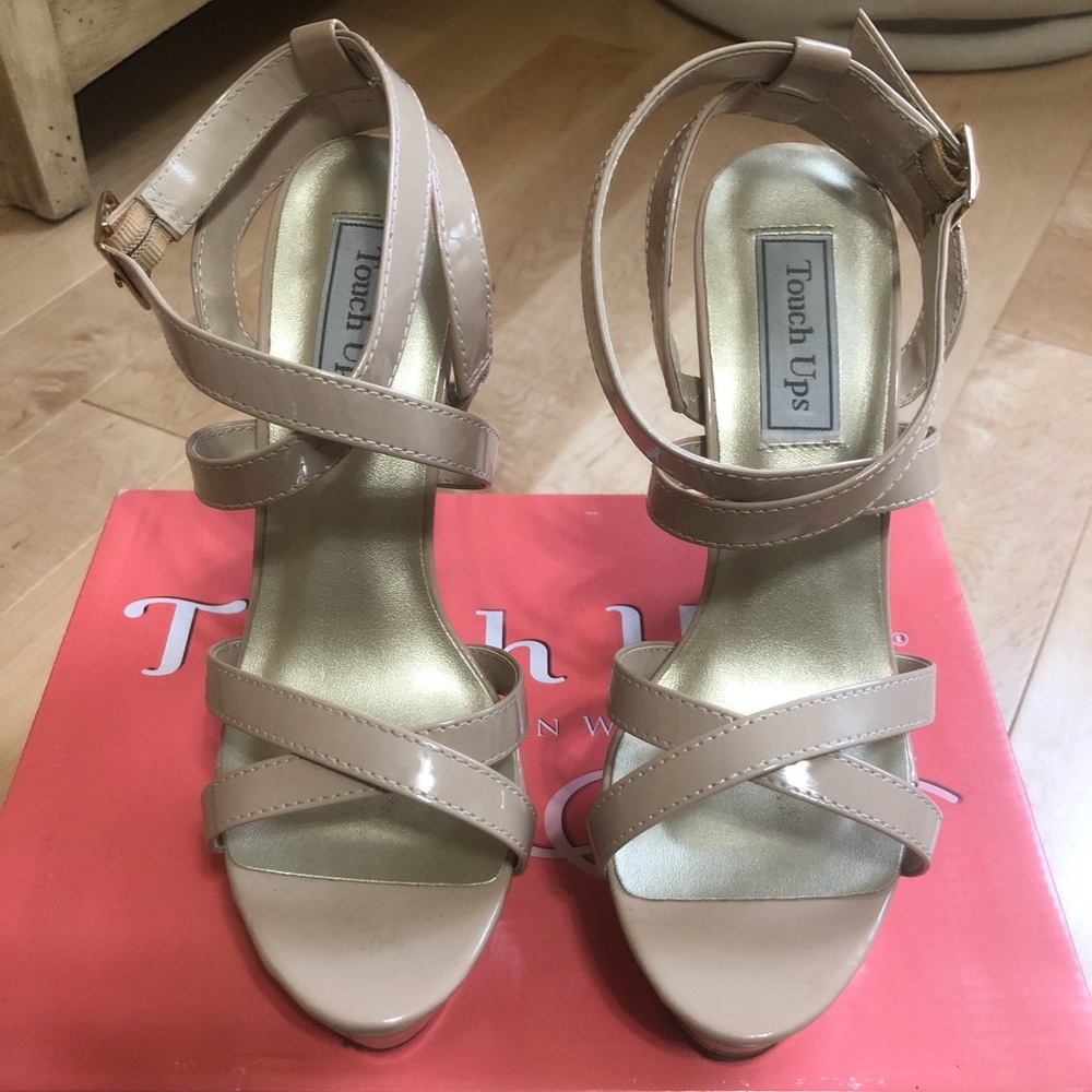 Touch up nude pumps